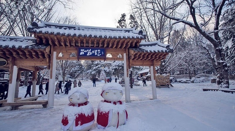 Đảo Nami phủ tuyết trắng xóa vào tháng 2