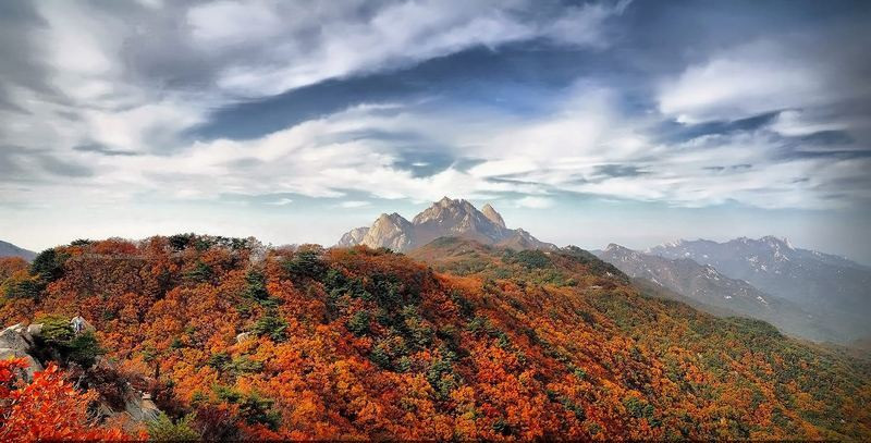 Vẻ đẹp mùa thu mê hồn tại núi Bukhansan