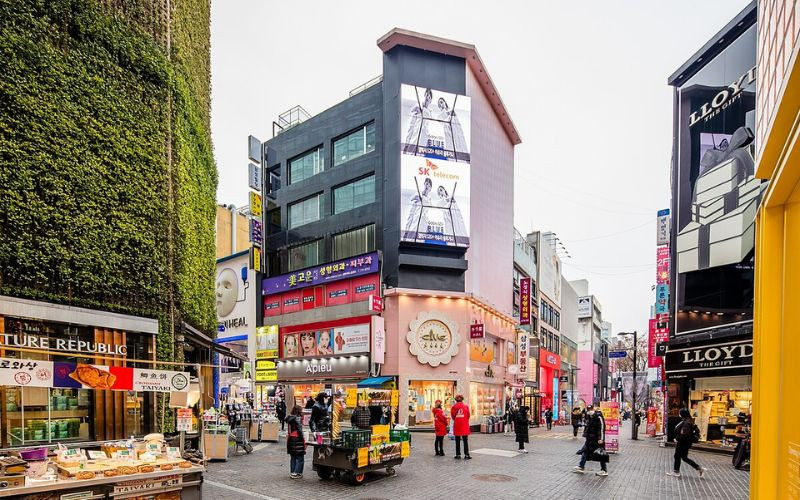 Khu phố Myeongdong - Nơi ăn chơi và mua sắm ở Seoul 