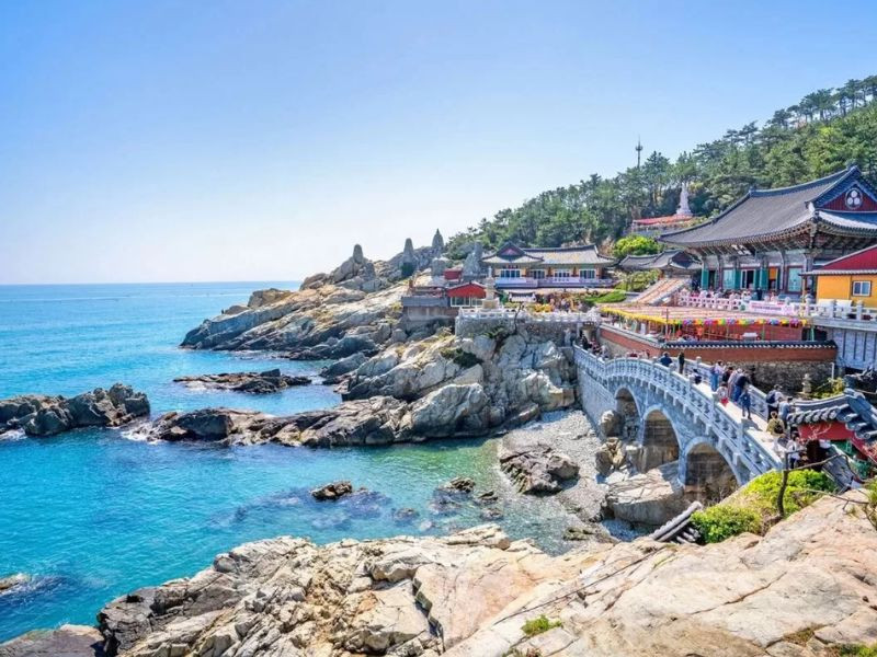 Đền Haedong Yonggungsa với tầm nhìn hướng ra biển Haeundae