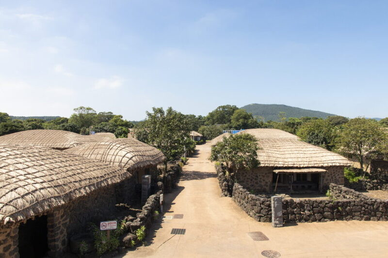 Ngôi làng truyền thống Seongeup ở Đảo Jeju