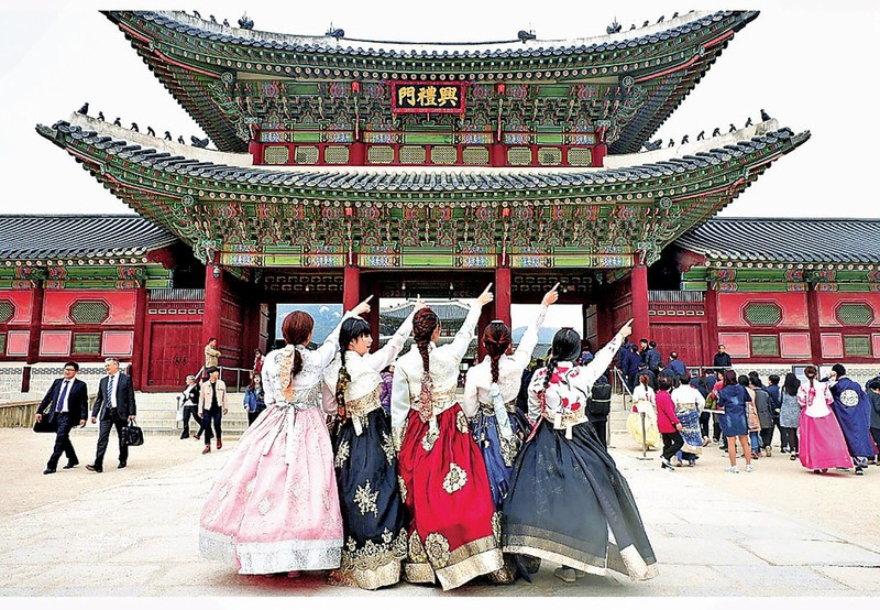 Trải nghiệm mặc Hanbok và tham quan cung điện ở Seoul