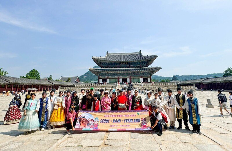 Khách đoàn tham quan Hàn Quốc ở Đất Việt Tour 