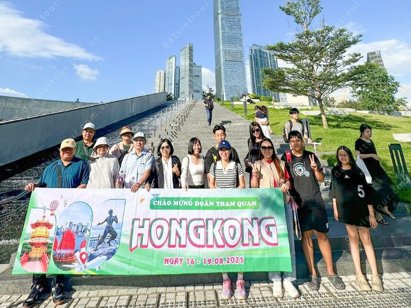 Khách đoàn đi tour HongKong
