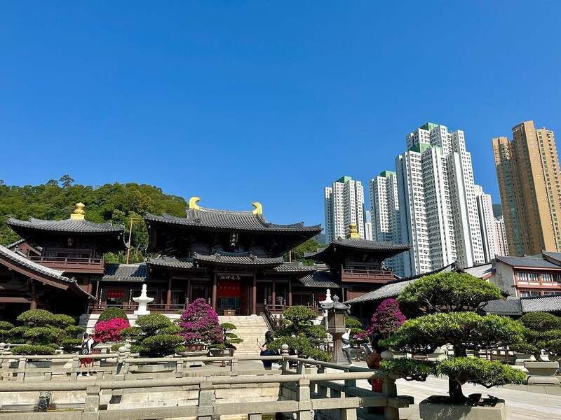 Khuôn viên thiền viện tại du lịch Hong Kong