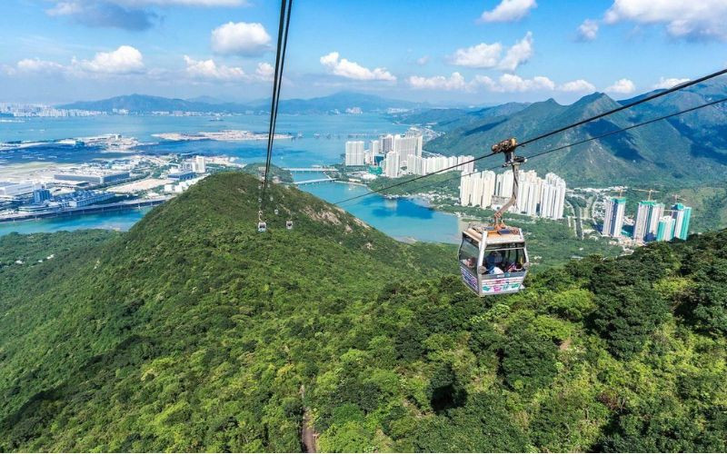 Lướt giữa núi non và biển trời trên đảo Lantau