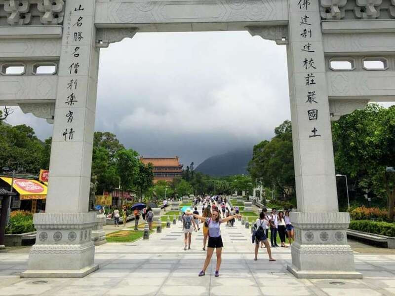 Mua sắm lưu niệm tại Ngong Ping