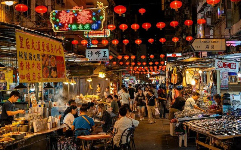 Phố đêm rộn ràng mang đậm màu sắc Hong Kong
