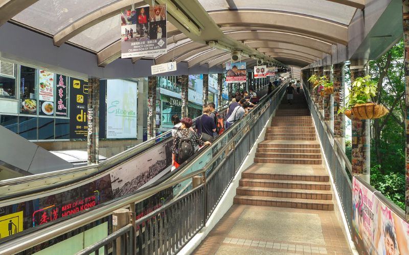 Thang cuốn Mid-Levels len qua những con phố dốc ở Central 