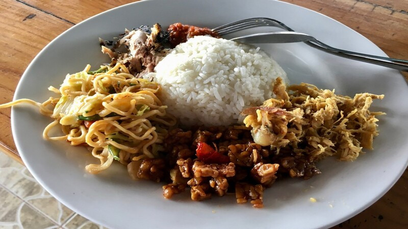 Warung Patu với ẩm thực truyền thống Indonesia 