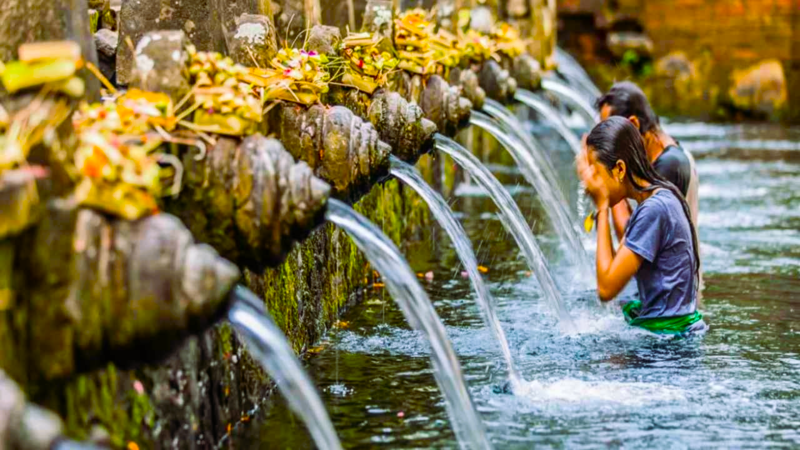 Suối Thần Tampak Siring linh thiêng