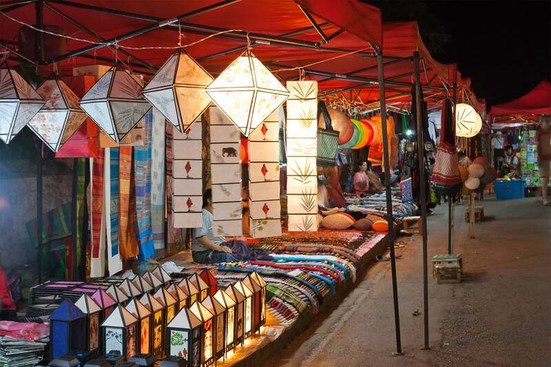 Trải nghiệm mua sắm tại chợ đêm Luông Pha Bang 