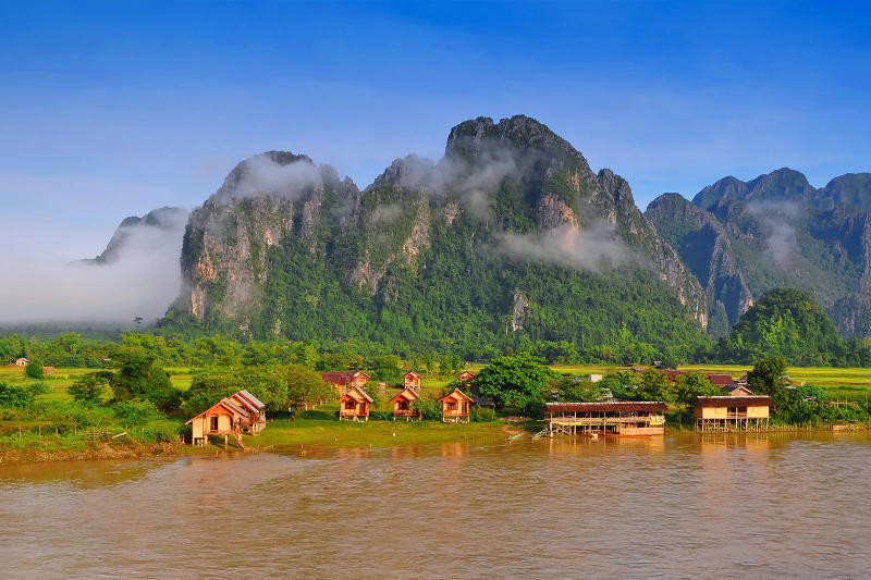 Vẻ đẹp bình yên của thị trấn Vang Vieng