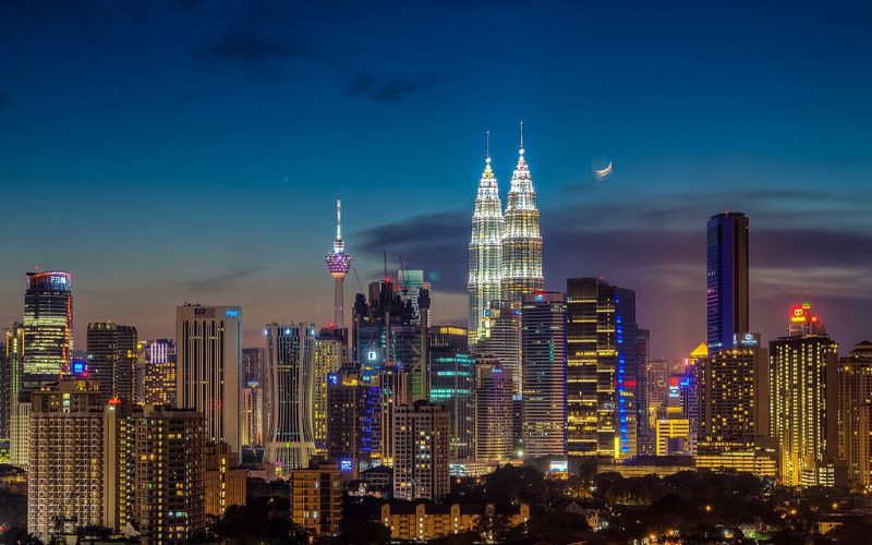 Kuala Lumpur về đêm - Lung linh sắc màu