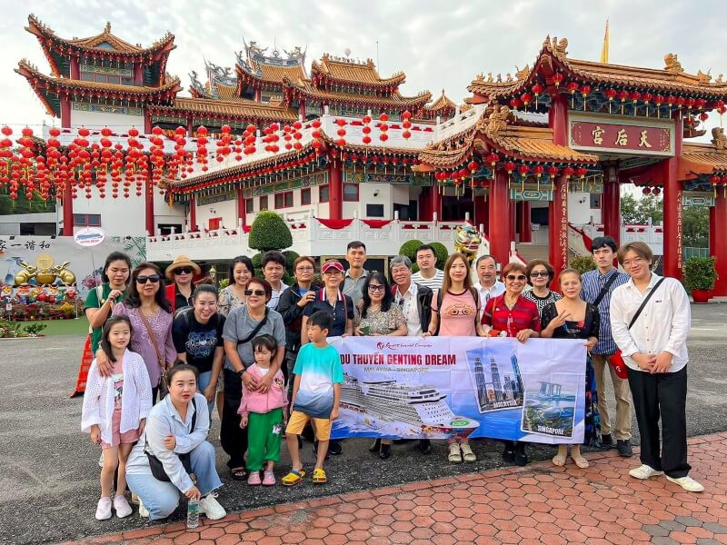 Đoàn khách Đất Việt Tour du lịch Malaysia