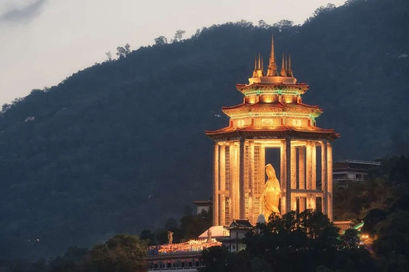 Bức tượng Quan Âm cao hơn 30m tại chùa Kek Lok Si