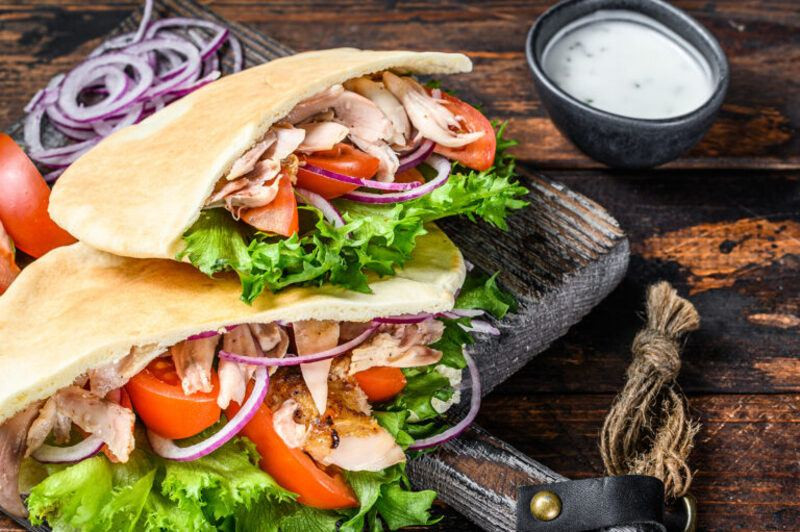 REIS Kebab - Bánh mềm ôm trọn phần nhân nóng hổi