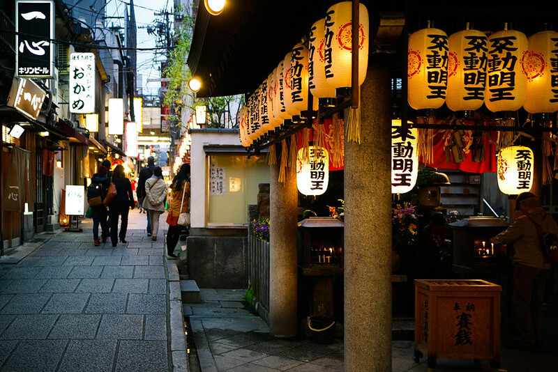 Hozenji Yokocho: Nẻo đường hoài cổ ẩn mình giữa lòng Osaka