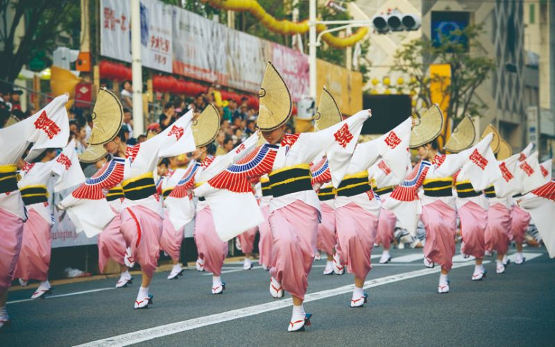Điệu nhảy dân gian Awa rộn ràng