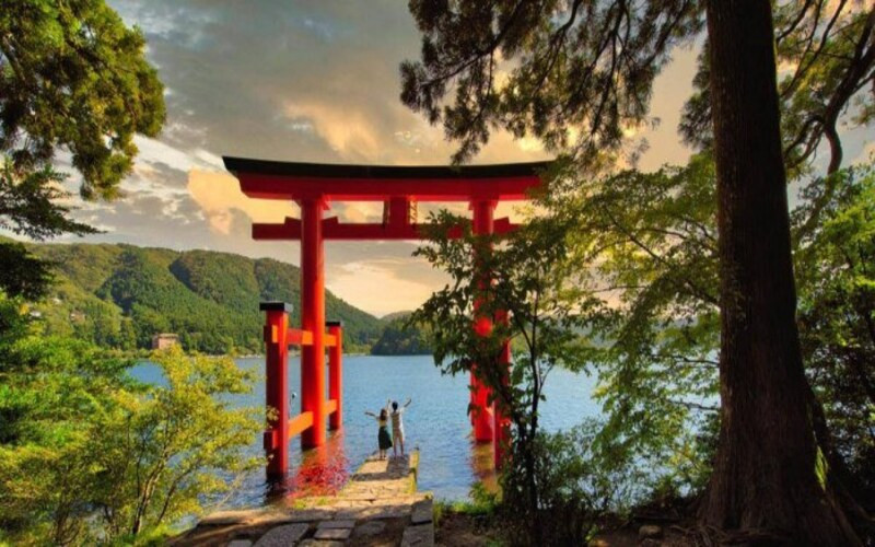 Check-in cổng Torii của đền Hakone
