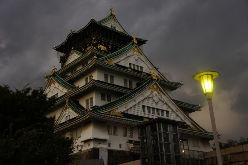 Lâu đài Osaka về đêm