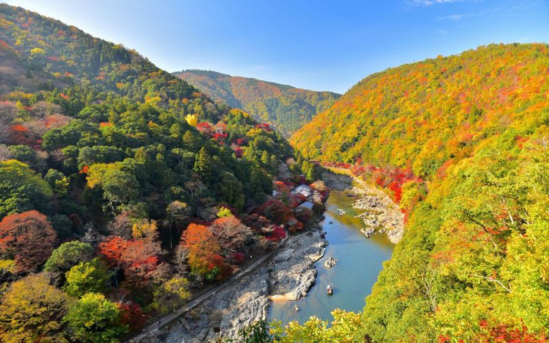 Arashiyama mang đến khung cảnh thiên nhiên mùa thu tuyệt sắc
