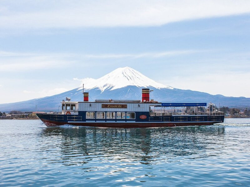 Du thuyền ngắm cảnh tại hồ Kawaguchi