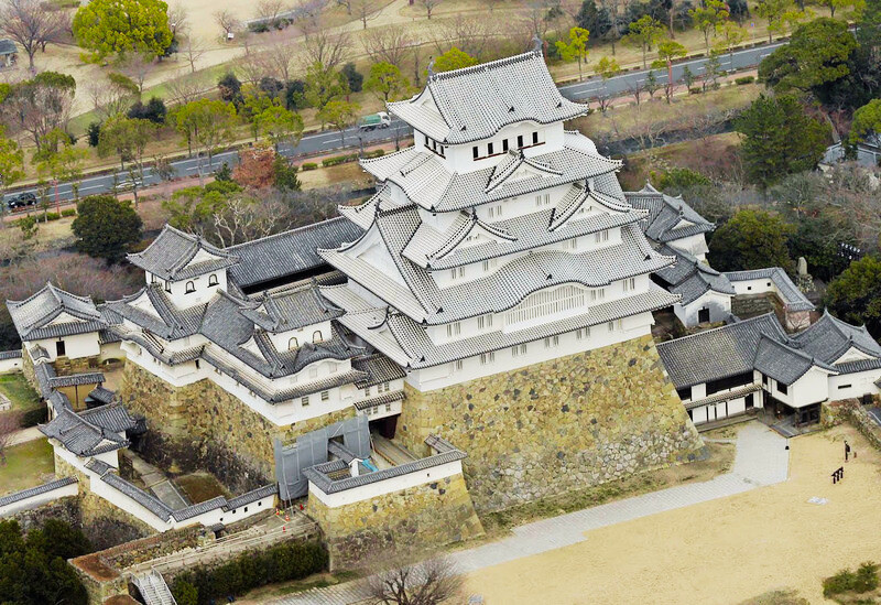 Lâu đài Himeji nhìn từ trên cao 
