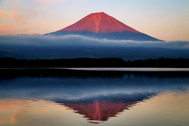 Chiêm ngưỡng vẻ đẹp của núi Phú Sĩ đỏ 