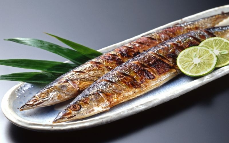 Cá Sanma nướng là món ăn biểu tượng của mùa thu Nhật Bản 