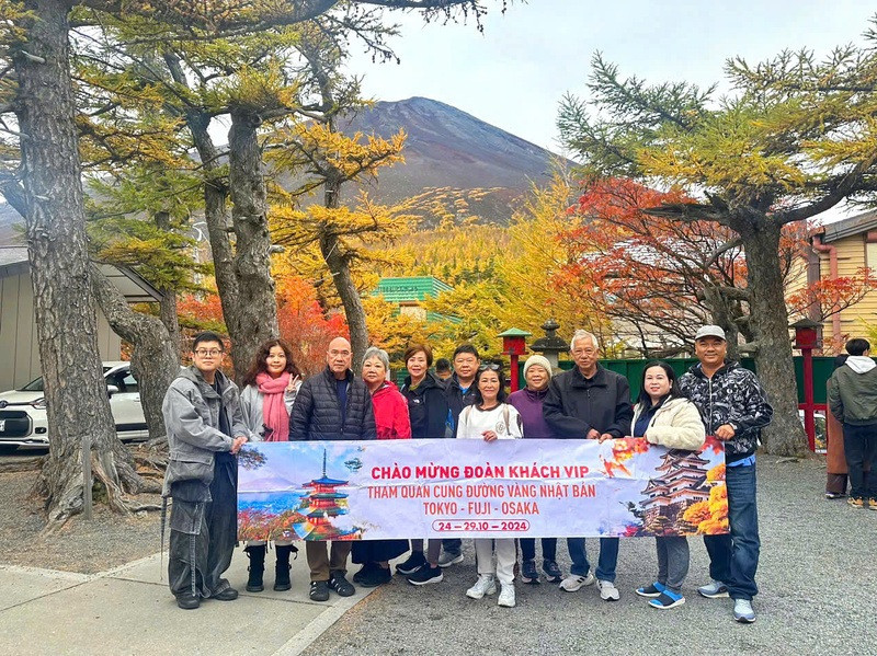 Du khách tham quan Nhật Bản cùng Đất Việt Tour