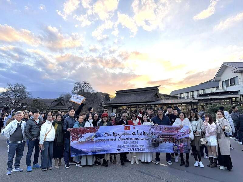 Đất Việt Tour dịch vụ chuẩn 5 sao liên hệ ngay để được ưu đãi Đất Việt Tour dịch vụ chuẩn 5 sao liên hệ ngay để được ưu đãi