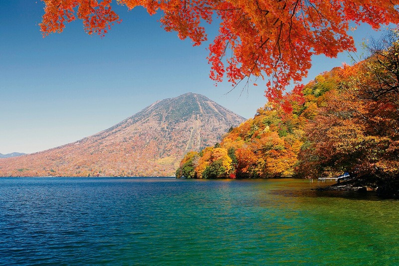 Hồ Chuzenji trong lành và rực rỡ vào mùa lá đỏ Nikko 