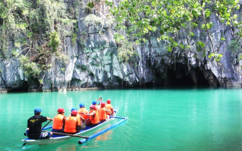 Du khách khám phá Sông ngầm Puerto Princesa bằng thuyền Du khách khám phá Sông ngầm Puerto Princesa bằng thuyền
