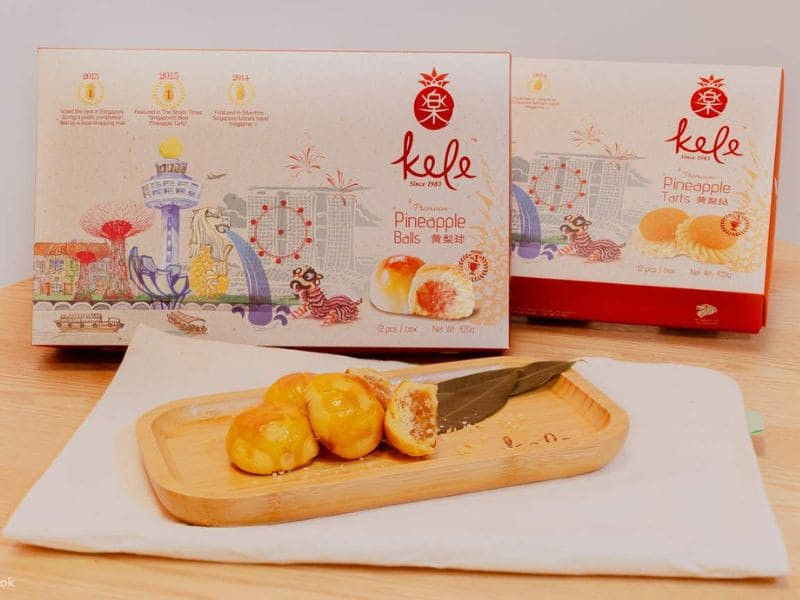 Bánh Pineapple Tarts là một trong những món quà ẩm thực phổ biến 
