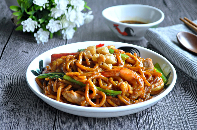 Mì xào tôm kiểu Phúc Kiến là sự kết hợp giữa ẩm thực Trung Hoa và Malaysia - Singapore Mì xào tôm kiểu Phúc Kiến là sự kết hợp giữa ẩm thực Trung Hoa và Malaysia - Singapore
