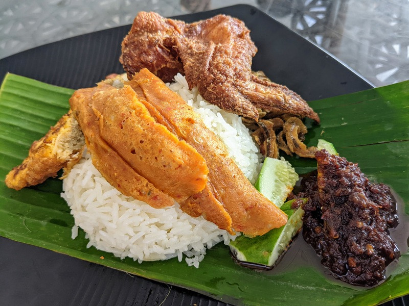 Món Nasi Lemak rất ngon và có hương vị ấn tượng Món Nasi Lemak rất ngon và có hương vị ấn tượng