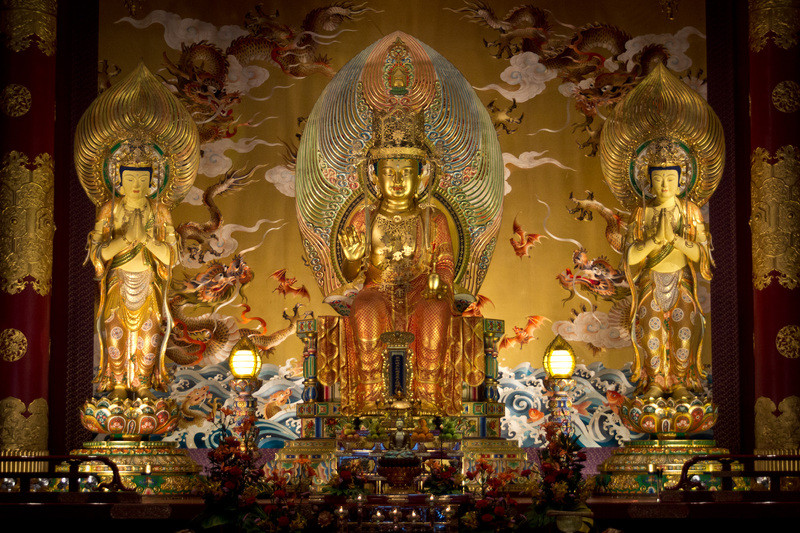 Tượng Phật tại tầng 1 chùa Răng Phật