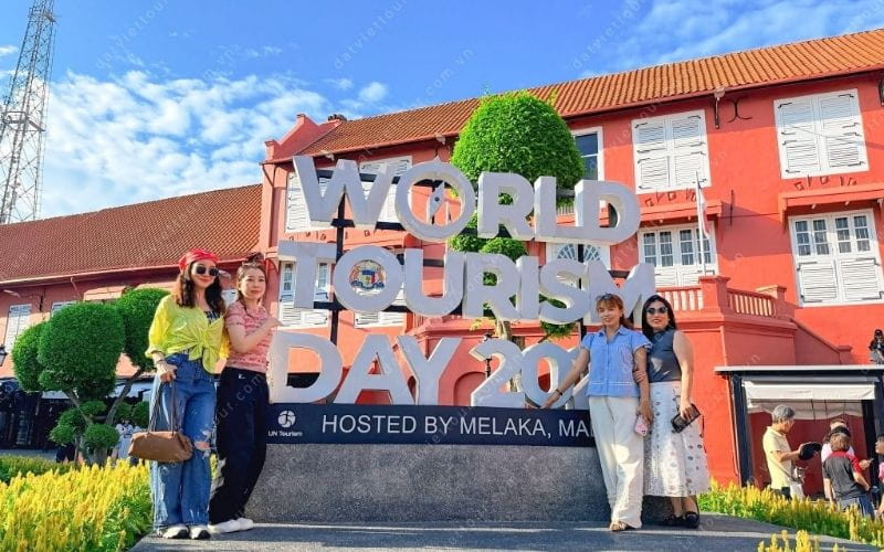 Khách du lịch Singapore của Đất Việt Tour Khách du lịch Singapore của Đất Việt Tour