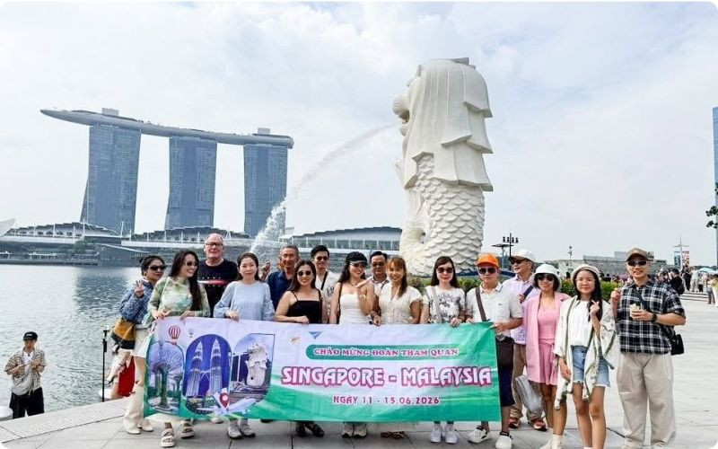 Đoàn khách Singapore của Đất Việt Tour Đoàn khách Singapore của Đất Việt Tour