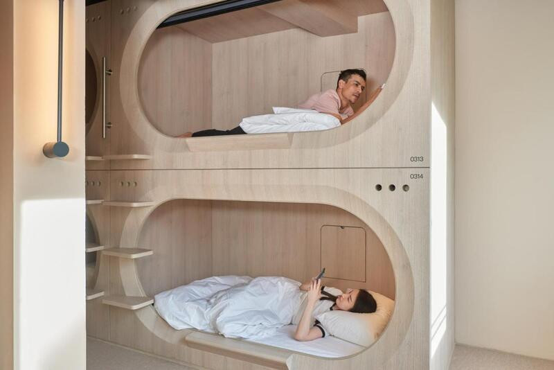 Giường đơn tại Kinn Capsule Hotel