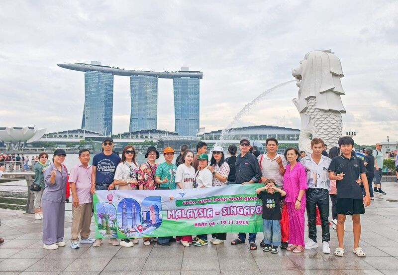 Đoàn khách đi du lịch Singapore-Malaysia