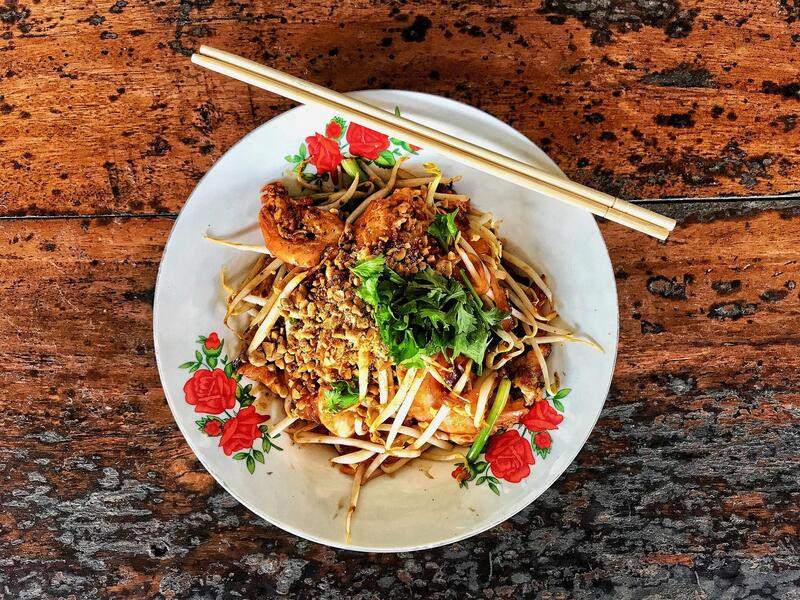 Pad Thai - món ăn nổi tiếng khi du lịch Thái Lan