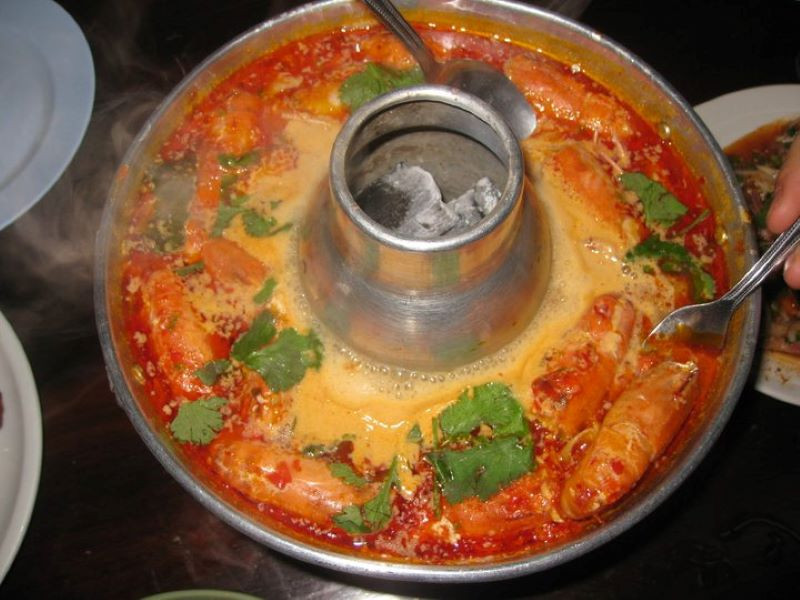 Soup Tom Yum nổi tiếng tại Lek Seafood Silom