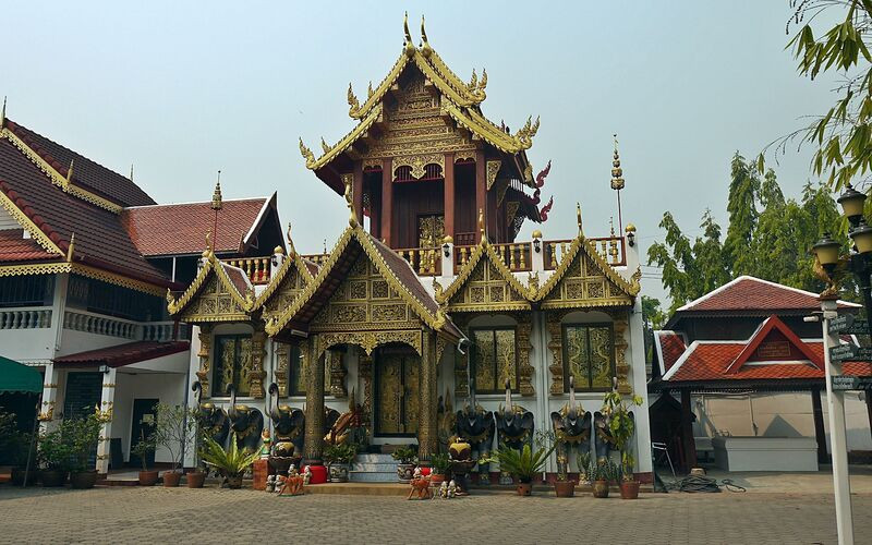 Đền Wat Klang Wiang 