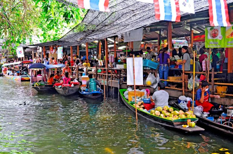 Khám phá vẻ đẹp của chợ nổi Bang Nam Pheung