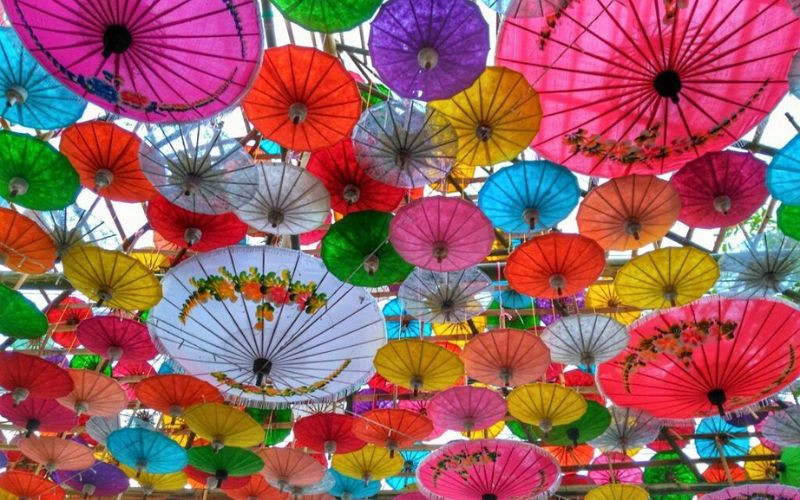 Những màu sắc sặc sở của ô giấy 