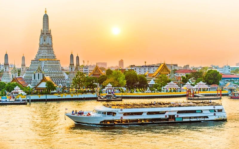 Trải nghiệm đi thuyền trên dòng sông lãng mạn 