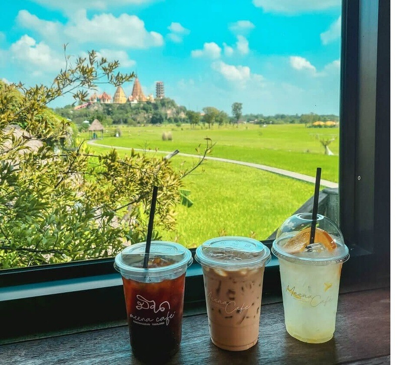 View cà phê tại Meena Cafe-ngắm cánh đồng xanh mát Kanchanaburi 