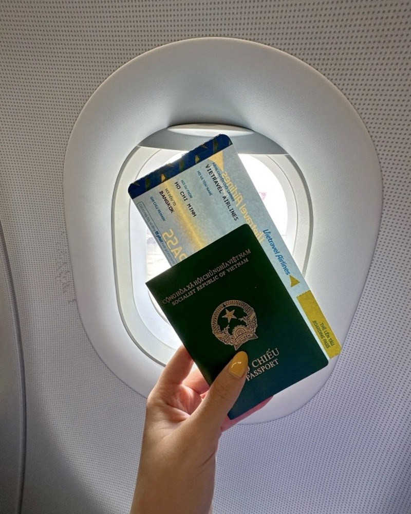 Vé máy bay và hộ chiếu là thứ không thể thiếu trong hành trình đi Thái Vé máy bay và hộ chiếu là thứ không thể thiếu trong hành trình đi Thái